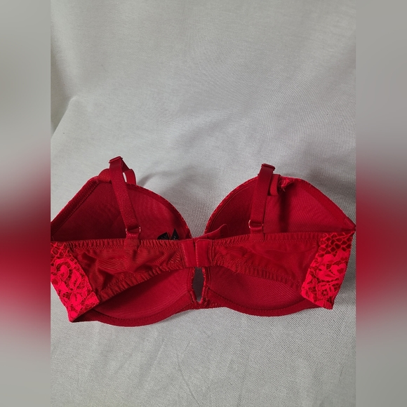 Victorias secret Very sexy push up bra size 32DD- Read description - Picture 2 of 9